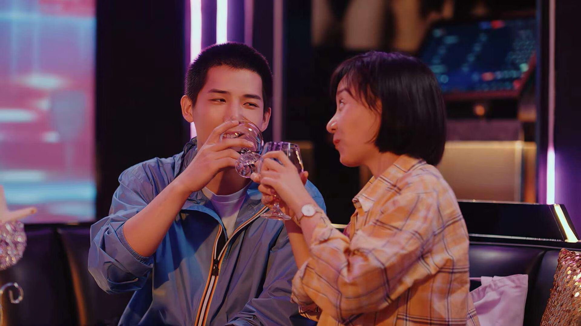 华体会官方网站首页-“勇士队新秀大放异彩，成为球队取胜关键”，勇士签约新秀