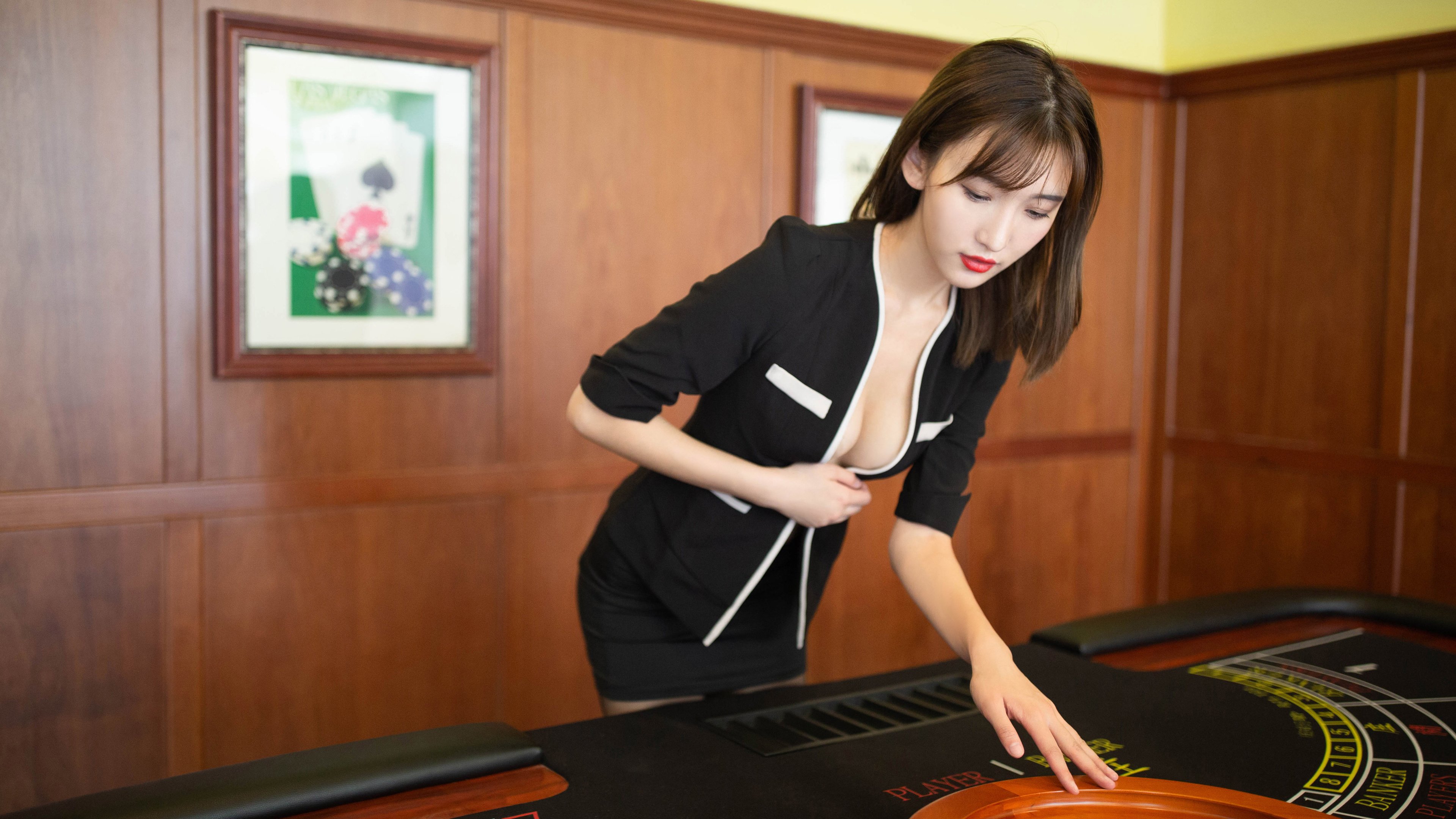 华体会hthapp下载-“泥浆激荡：越野赛段的血性拼搏”，泥浆大赛视频