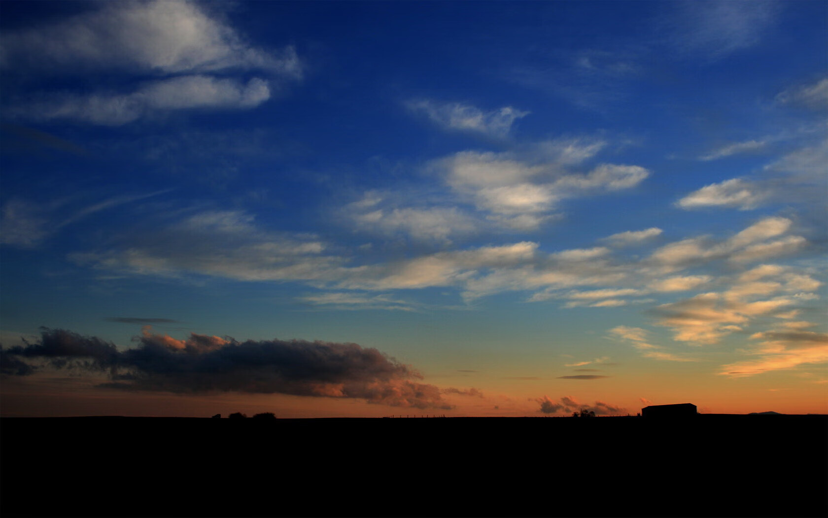 华体会在线-法甲豪门采取“拉边+高压”战术，打乱对方节奏