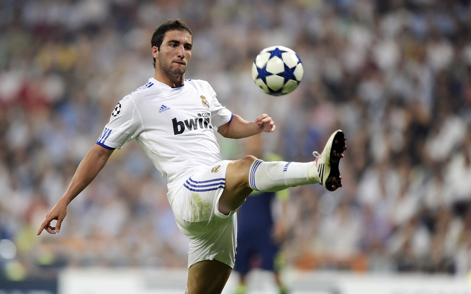 华体会hth平台下载-足球风云再起，女子球员再创辉煌，足球女士