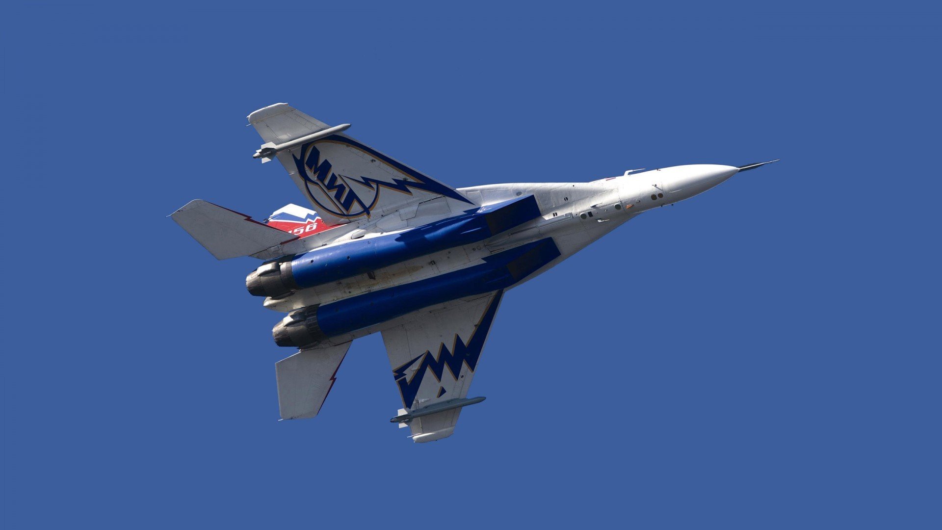 青少年篮球训练营引进智能监控设备提升训练数据精准度,青少年篮球训练器材有哪些